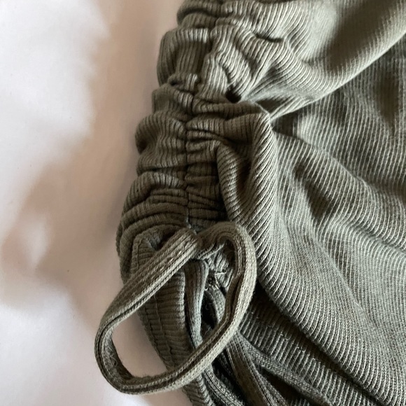 Justify Green Ruched Cropped Tank Top - Picture 3 of 4